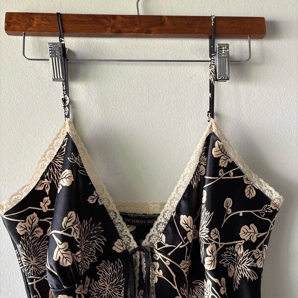Victoria's Secret Black and Cream Floral Satin Shirt - Picture 2 of 4